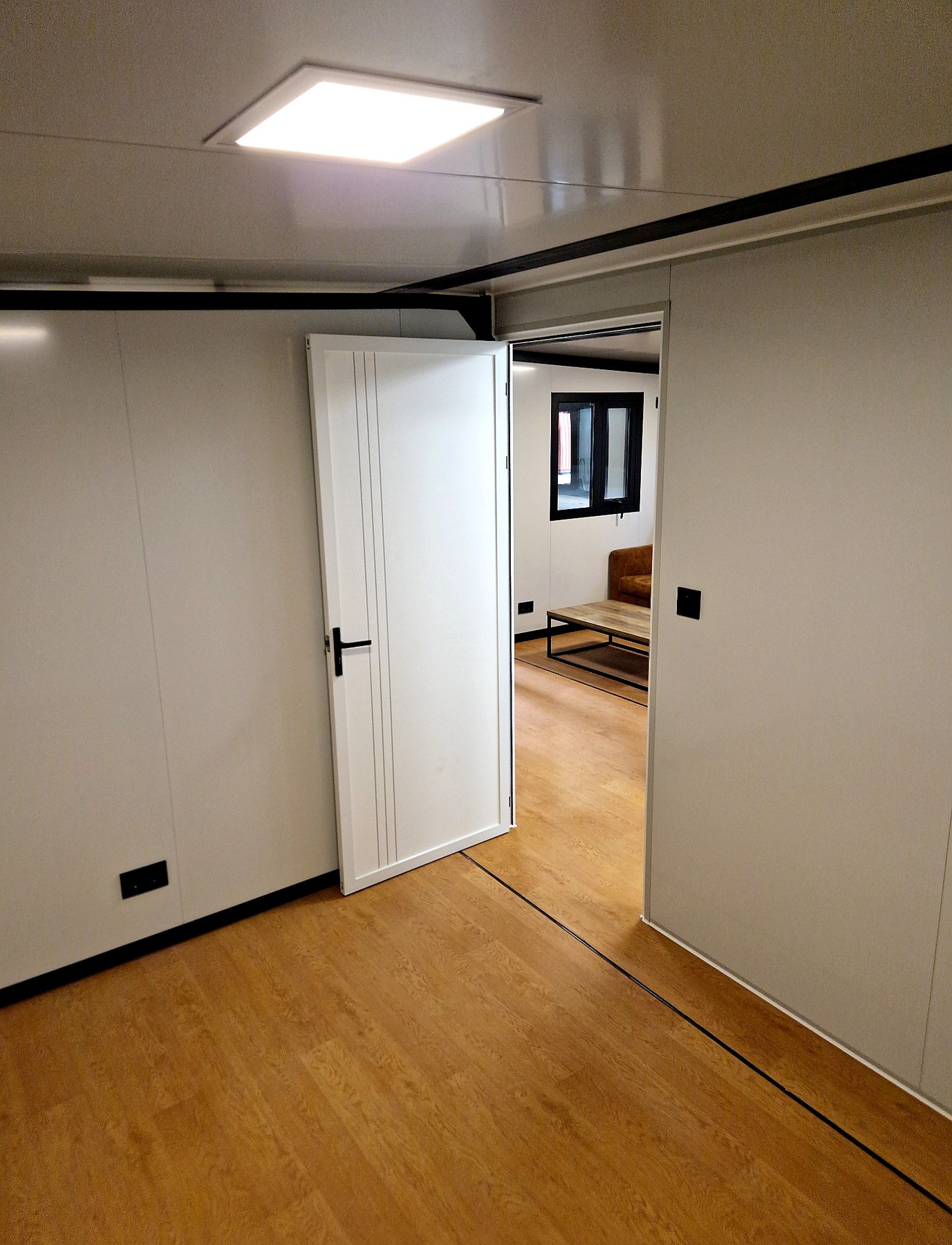Slaapkamer van Model Duo met doorzicht naar de woonruimte van Wonen in 1 Dag