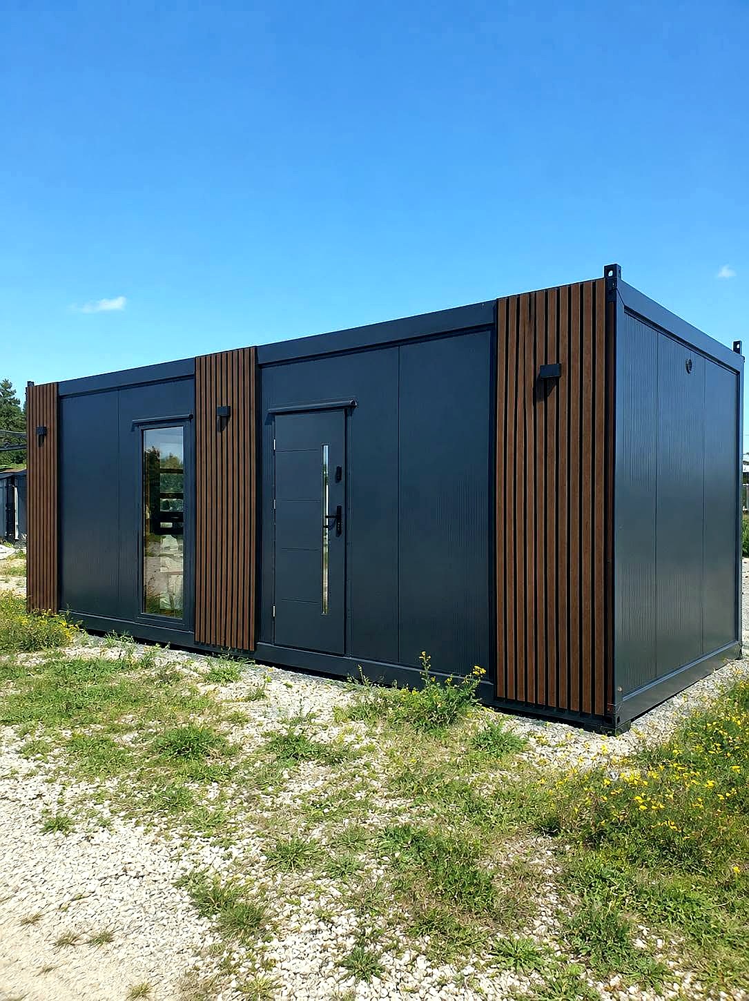 Buitenzijde van de 3 meter brede prefab woonunit van Wonen in 1 Dag